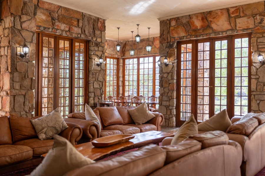 5 Bedroom Property for Sale in Uitenhage Rural Eastern Cape